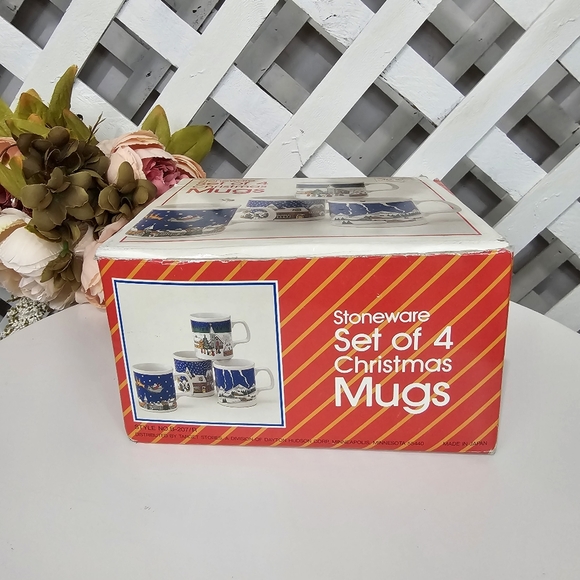 Vintage Stoneware Set of 4 Christmas Mugs made in Japan - Picture 4 of 11